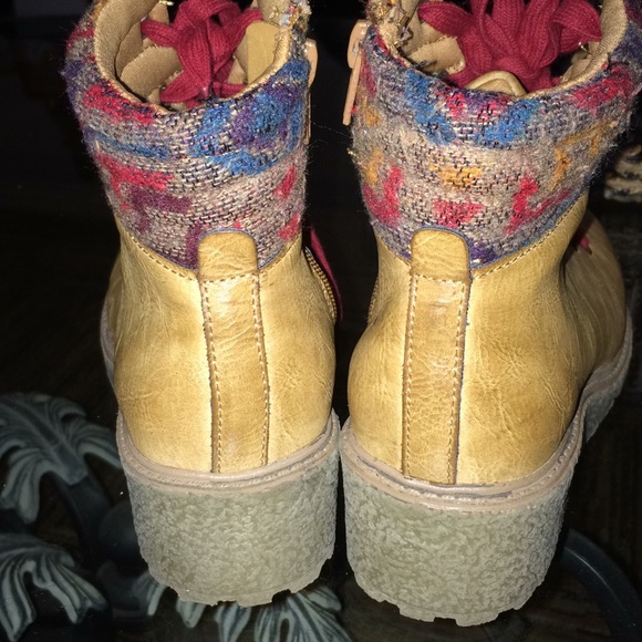 Boot - Picture 3 of 4